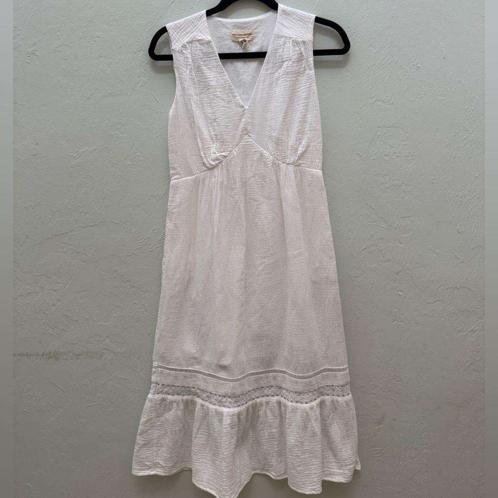 Isaac Mizrahi White Sleeveless V-Neck Dress